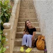 Profesora de diversas asignaturas, estudiante de la UAB.